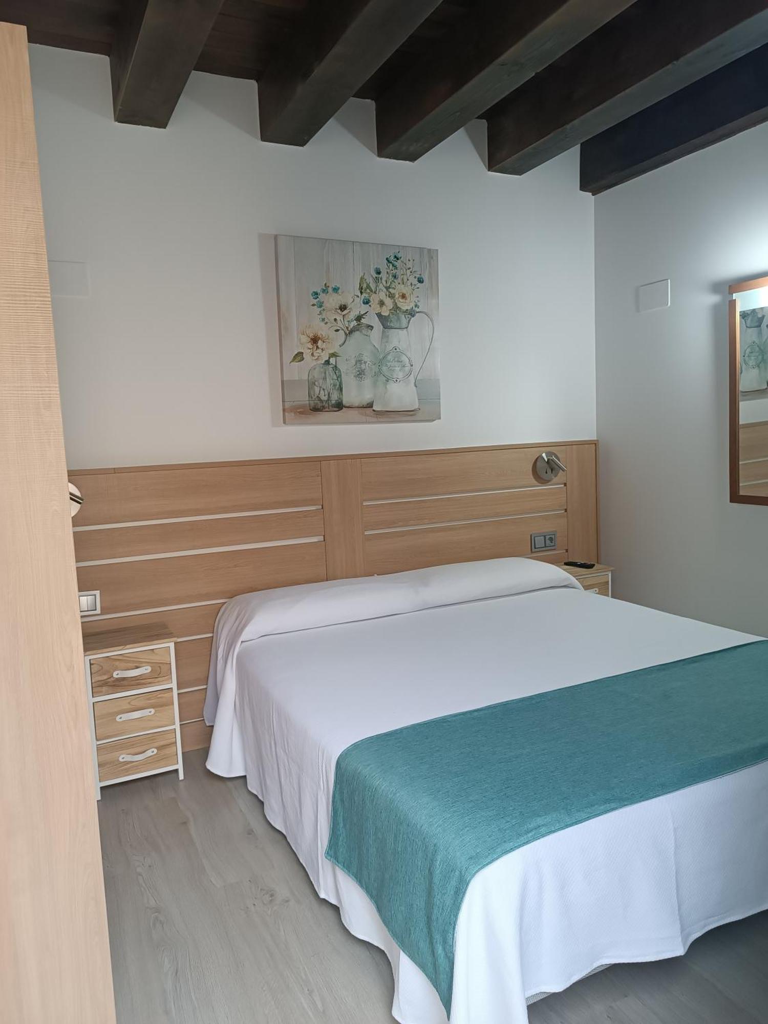 Apartamentos Turisticos Avila Puerta De Los Leales 1-2 Ngoại thất bức ảnh