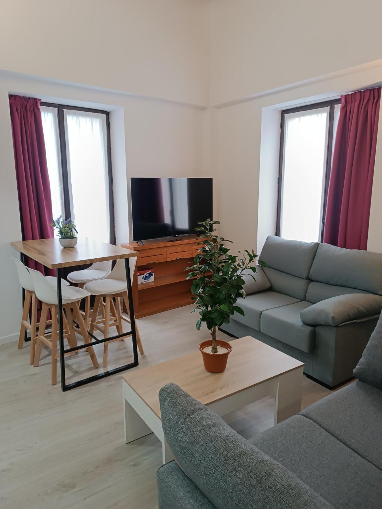 Apartamentos Turisticos Avila Puerta De Los Leales 1-2 Ngoại thất bức ảnh